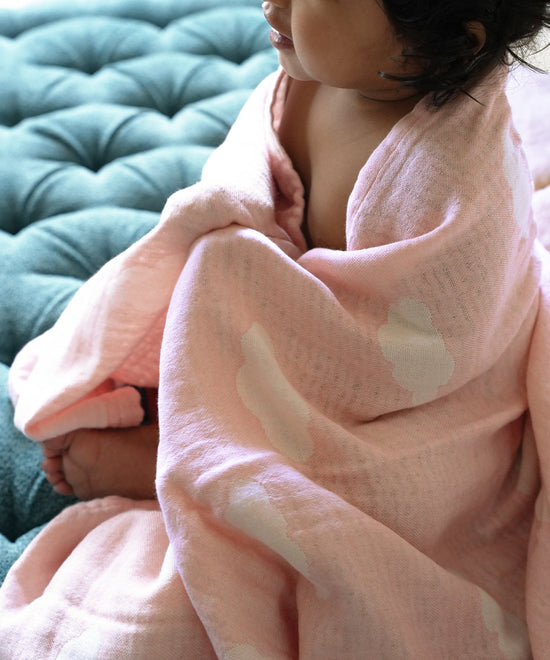 Dreamy clouds Aloe Vera baby bath towel - Pink Skies