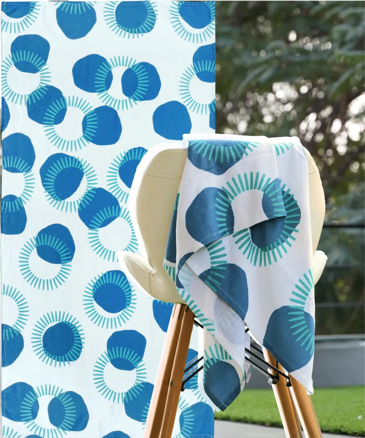 Circles Bamboo Bath Towel | 200 GSM | 70 X 140 CMS