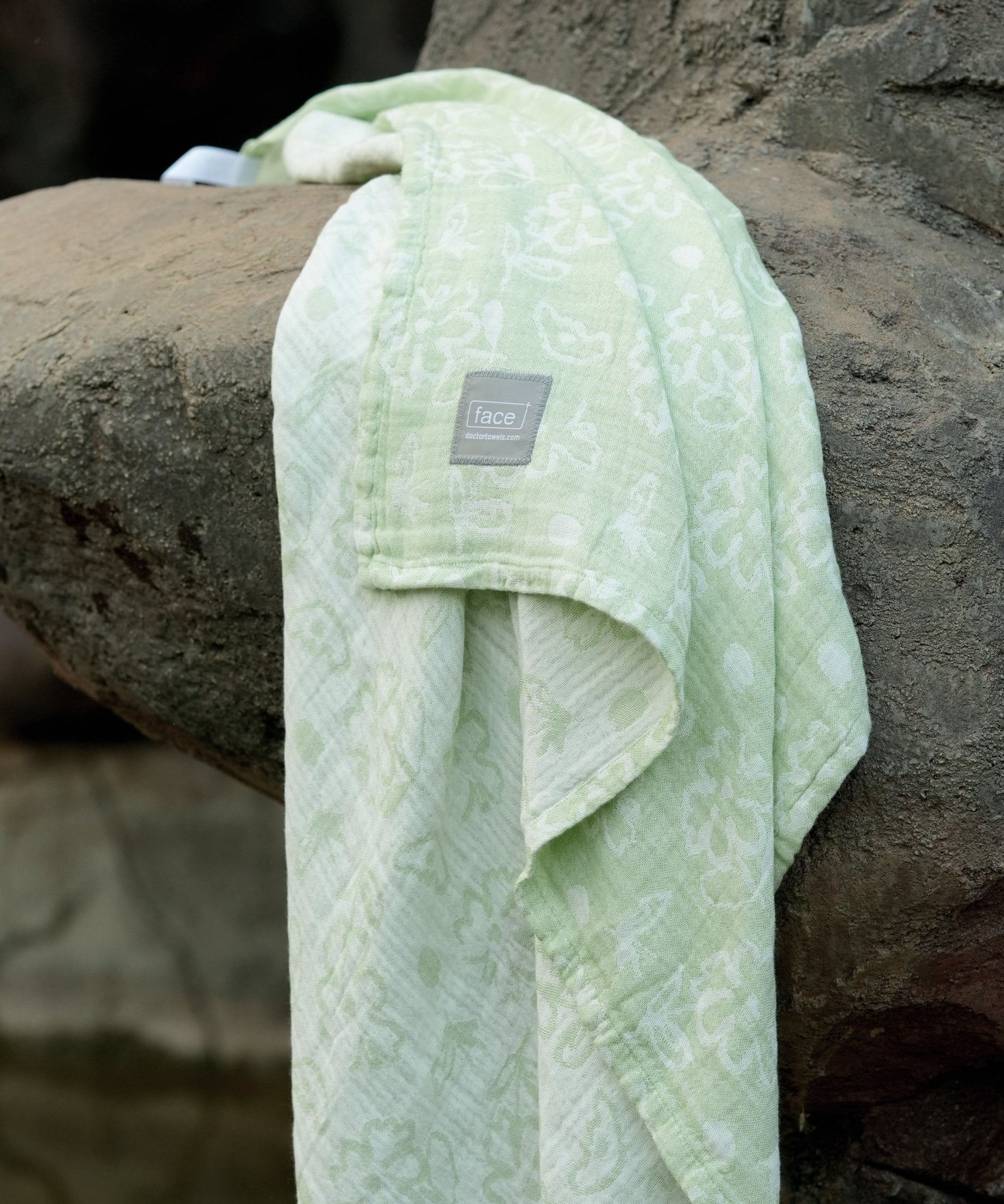 Banana Jacquard Floral Bath Towel