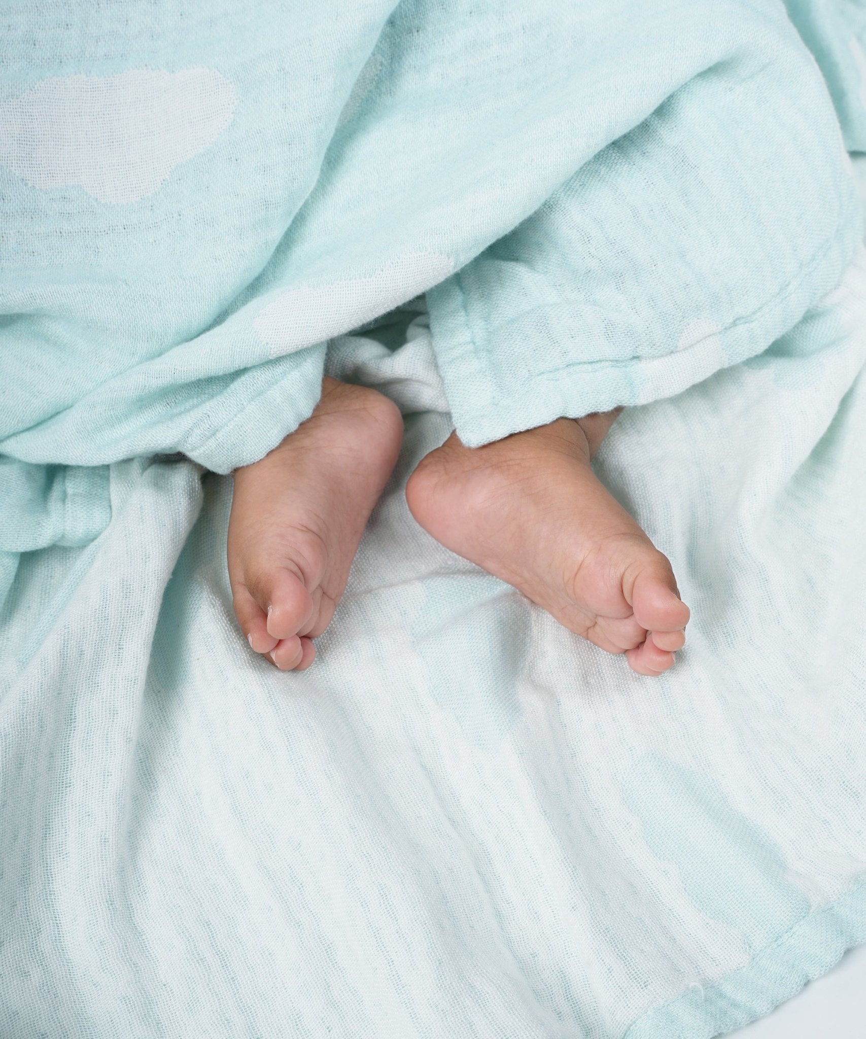 Dreamy clouds Aloe Vera baby bath towel - Blue Skies