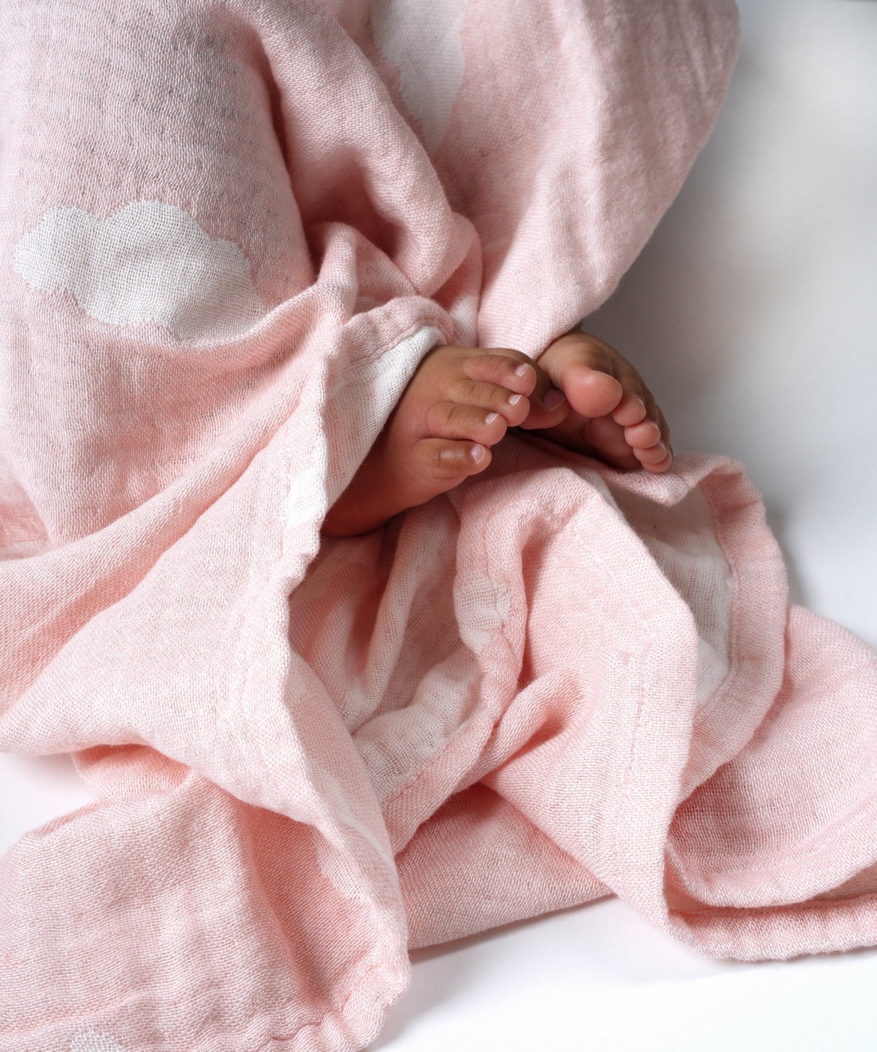 Dreamy clouds Aloe Vera baby bath towel - Pink Skies